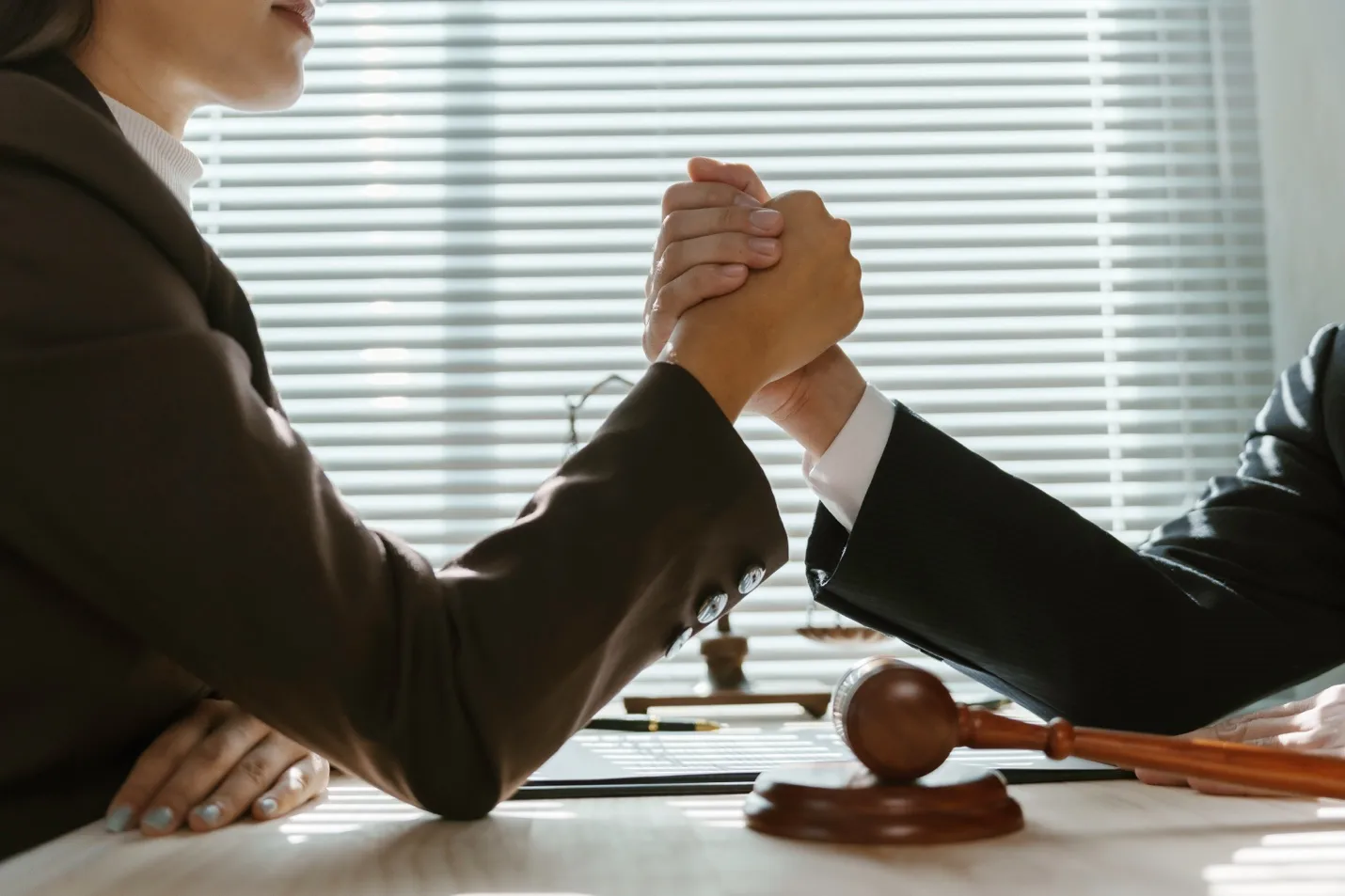 Services en droit des affaires par les avocats et notaires!